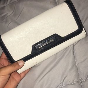Liza Claiborne Wallet